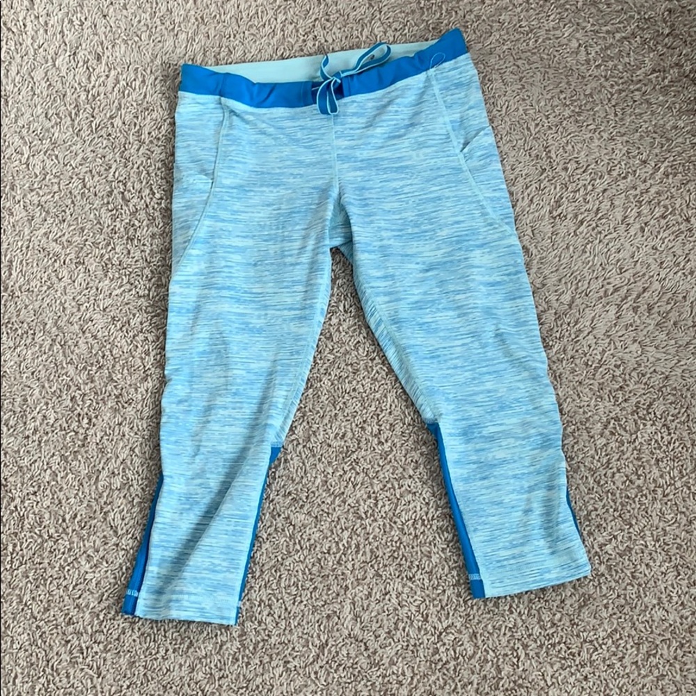 💙💙💙gorgeous blue lulu lemon capris leggings